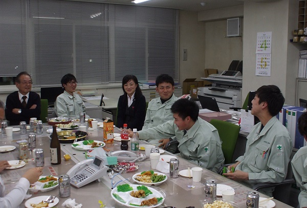 新入社員が頑張っています